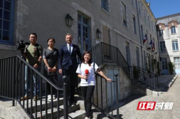 荷兰网红吃瓜事件视频大全,视频大全揭秘幕后真相
